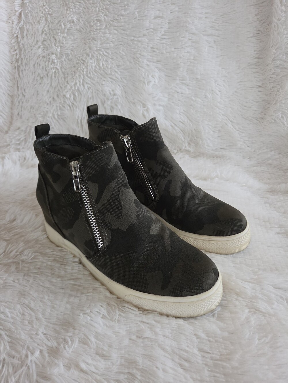 Steve Madden Wedgie Camo Platform Sneaker Booties Side Zippers Women's Size 10